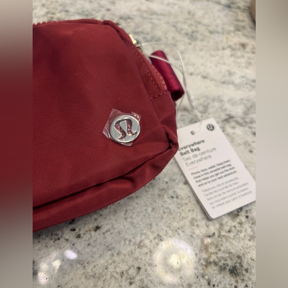 🍁🍂Brand New Lululemon belt bag in 1L Red Merlot crossbody fannypack - Picture 3 of 6